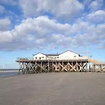 With 2 Bedrooms Casa vacanze Uelvesbull