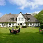 With 2 Bedrooms Casa vacanze Uelvesbull