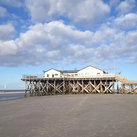 With 2 Bedrooms Hébergement de vacances Uelvesbull